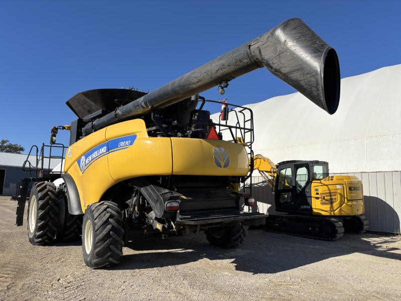 2016 New Holland CR8.90 Combine