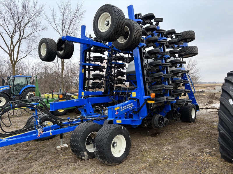 2025 New Holland P2185 30' Air Drill