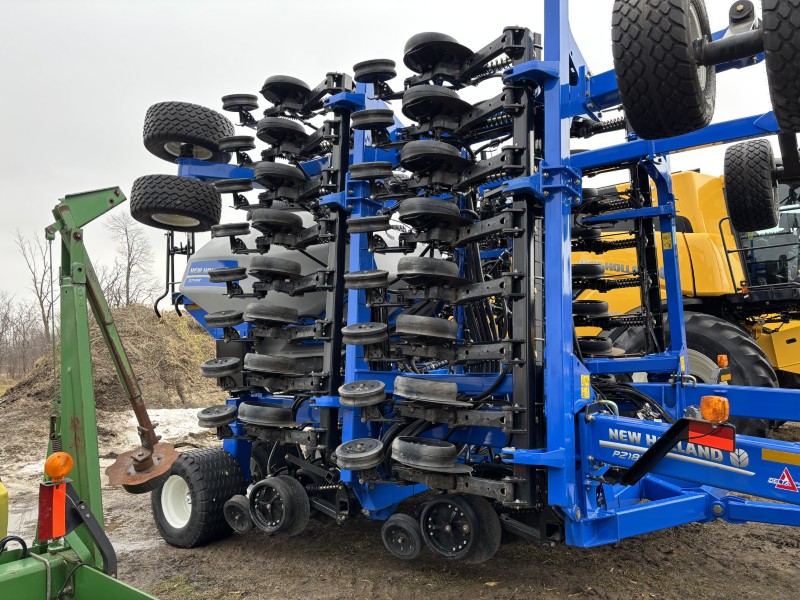2025 New Holland P2185 30' Air Drill