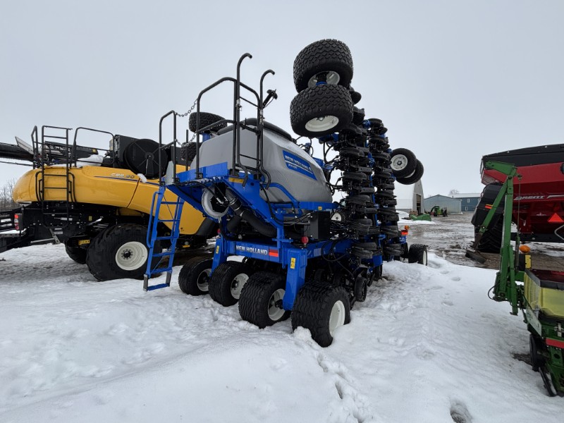 2025 New Holland P2185 30' Air Drill