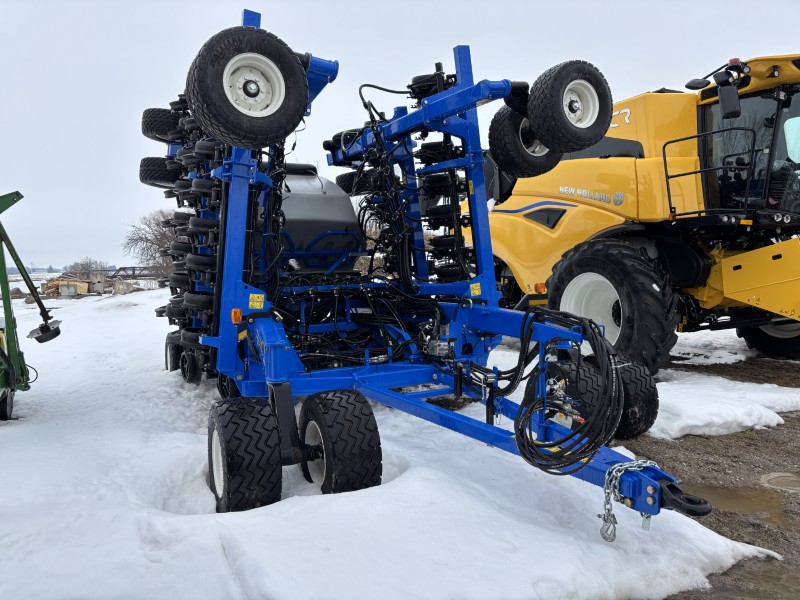 2025 New Holland P2185 30' Air Drill