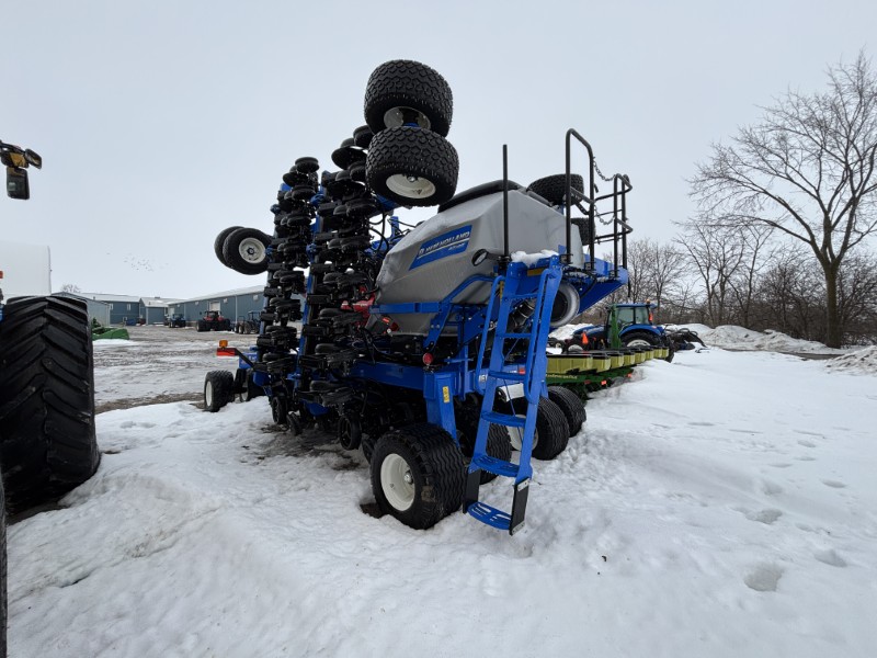 2025 New Holland P2185 30' Air Drill