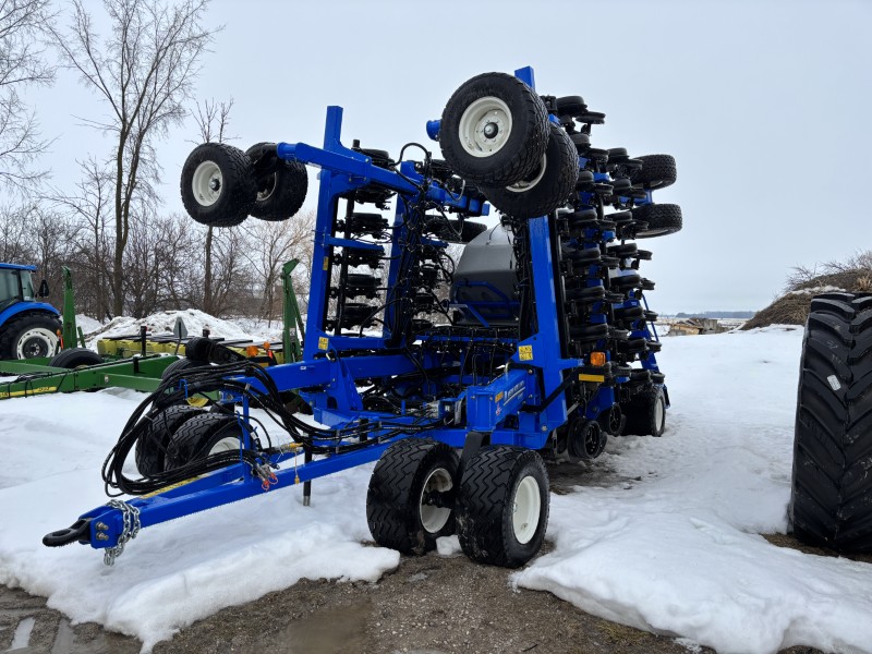 2025 New Holland P2185 30' Air Drill