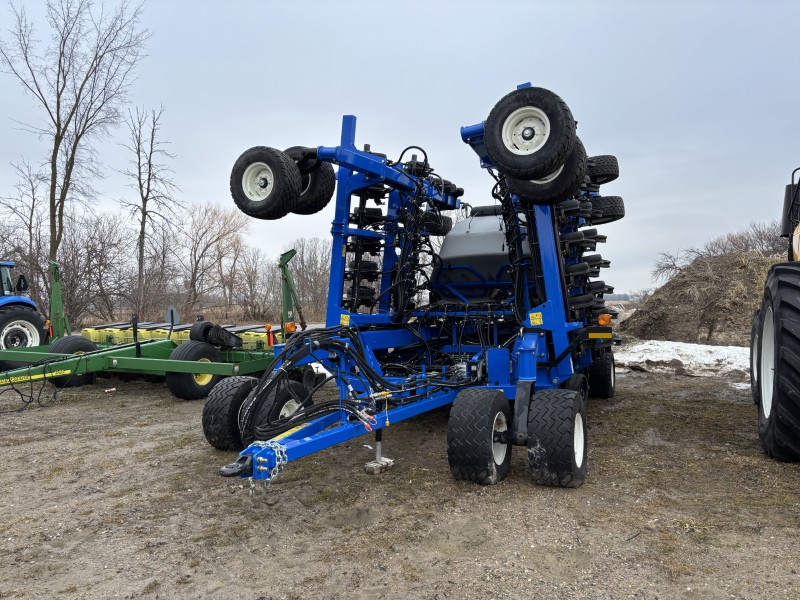 2025 New Holland P2185 30' Air Drill