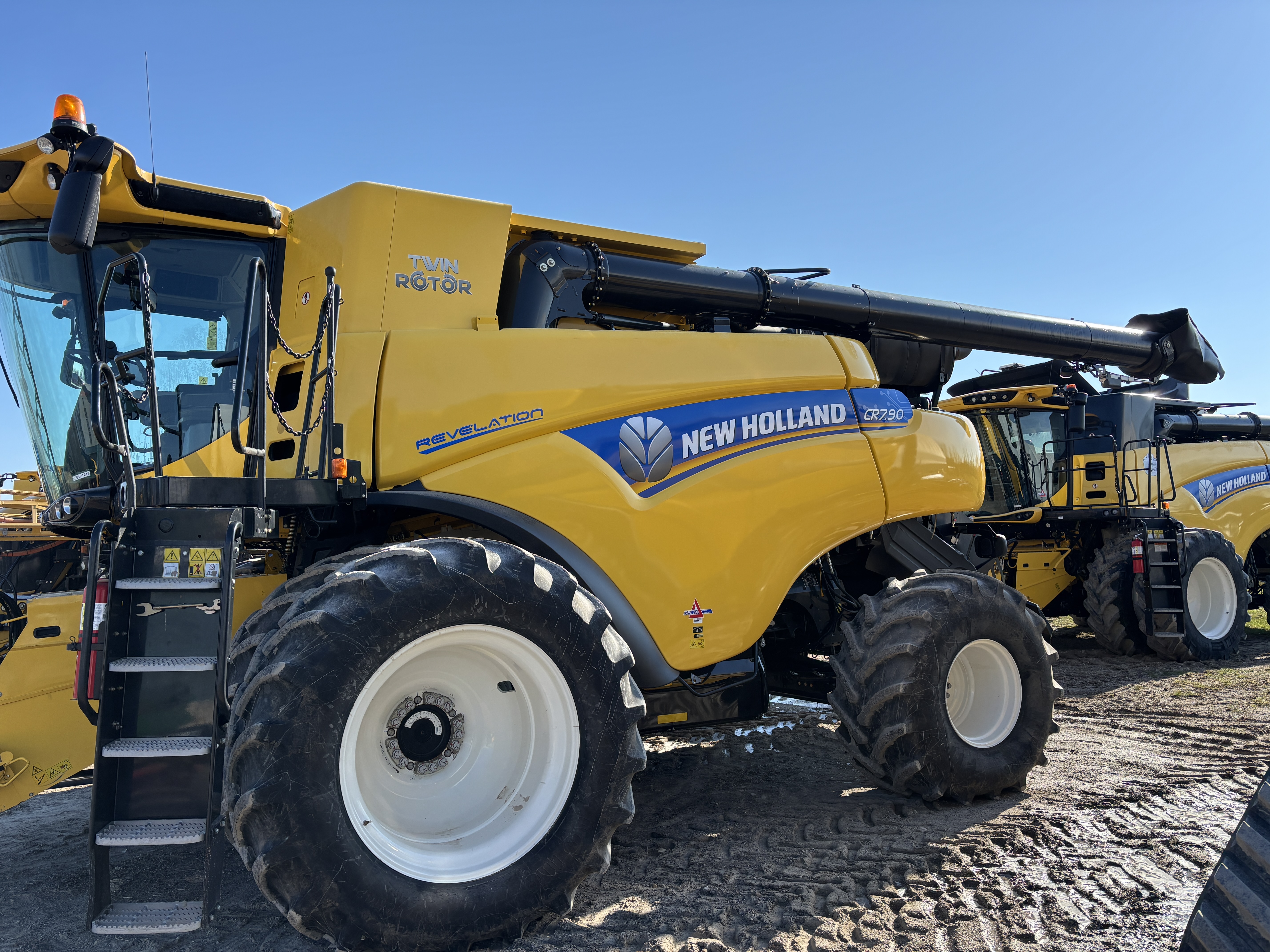 2019 New Holland CR7.90 Combine