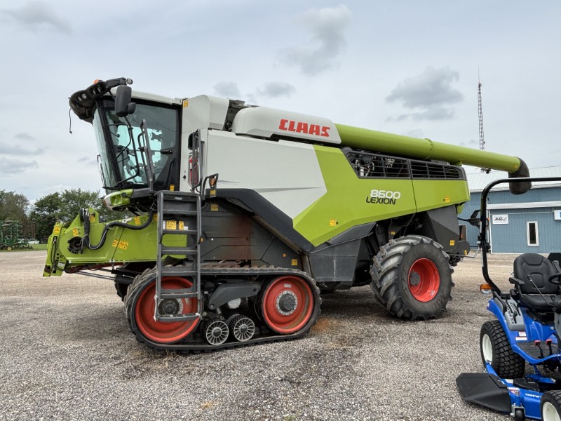2021 CLAAS 8600TT Combine