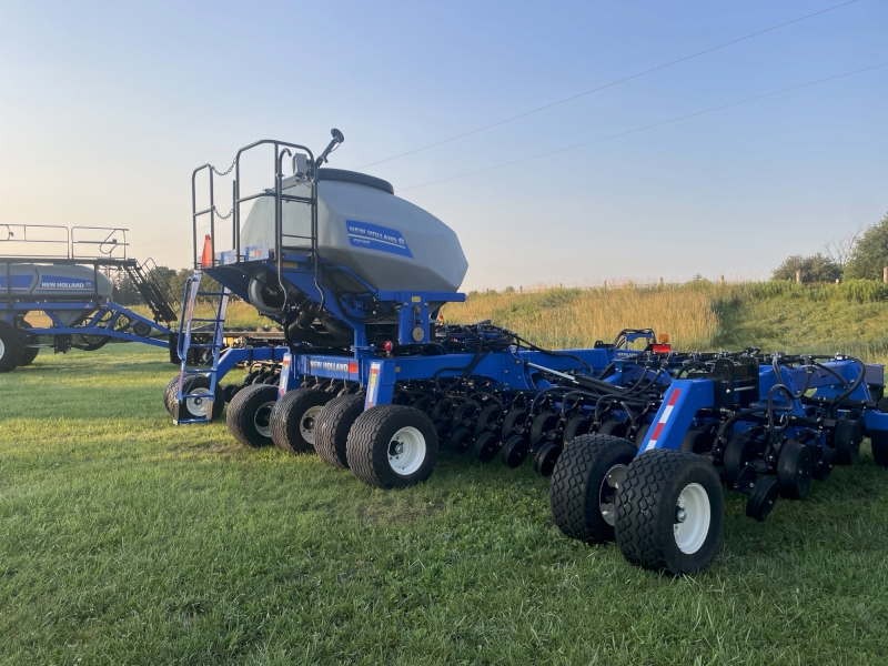 2023 New Holland P2185 30' Air Drill