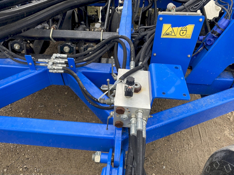 2013 New Holland P2080 30FT Drill