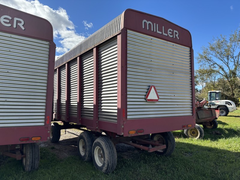 1998 Miller Pro 5200-18 Forage Box