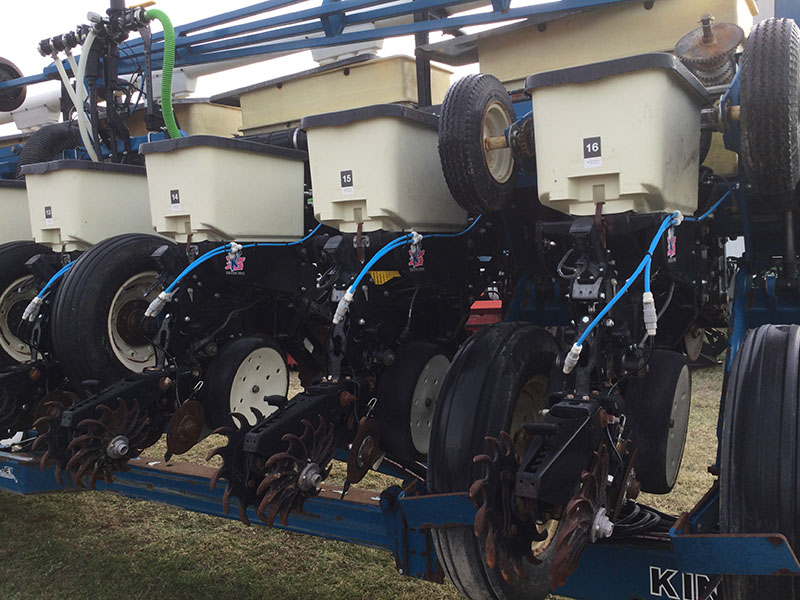 2009 Kinze 3600-16R Planter