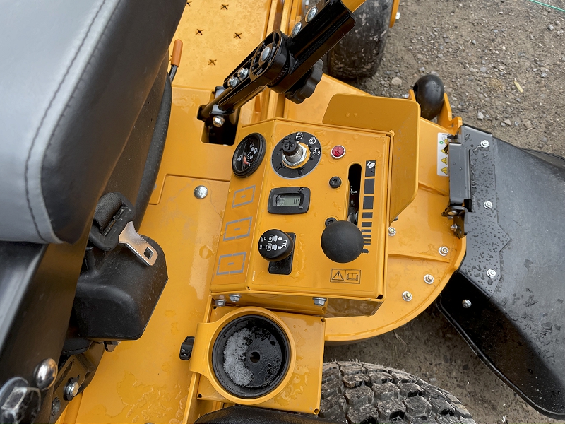 2023 Cub Cadet PROZ960LEFI Mower/Zero Turn