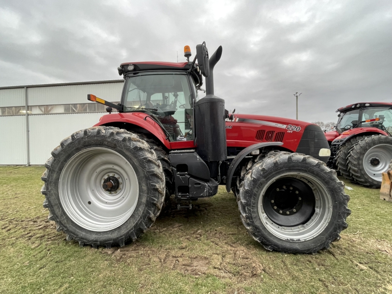 2015 Case IH MAGNUM 220 Tractor