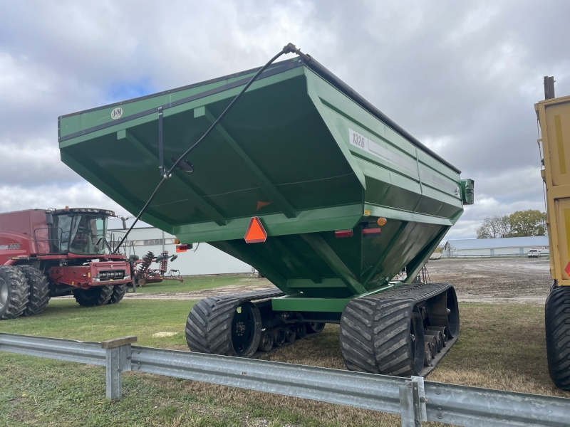 2015 J&M 1326-22 Grain Cart