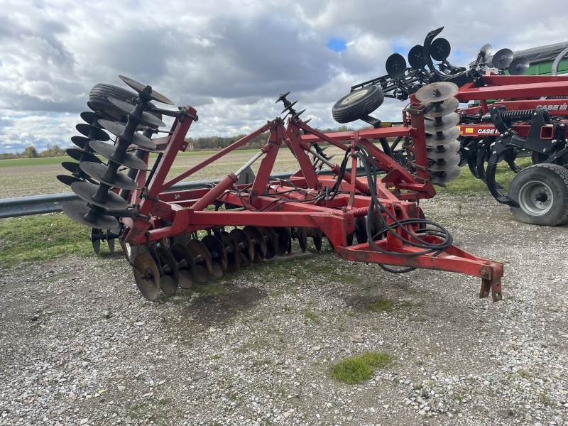 1985 International 490 Harrow