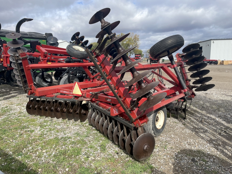 1985 International 490 Harrow