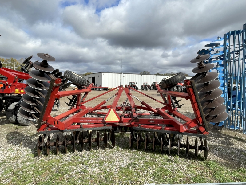 1985 International 490 Harrow