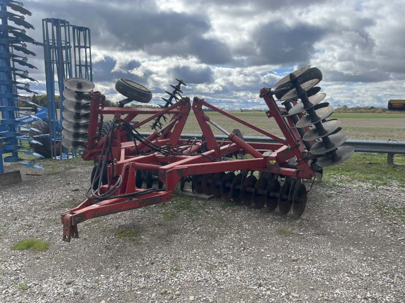 1985 International 490 Harrow