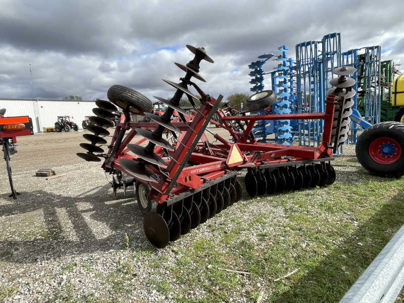 1985 International 490 Harrow