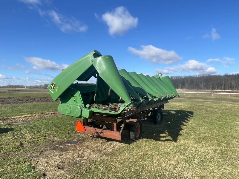 2005 John Deere 893 Header Corn Head