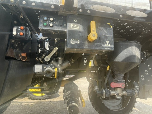 RoGator RG1300 Sprayer/High Clearance
