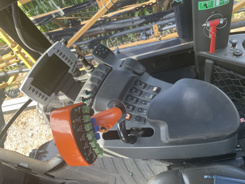 2013 RoGator RG1300 Sprayer/High Clearance
