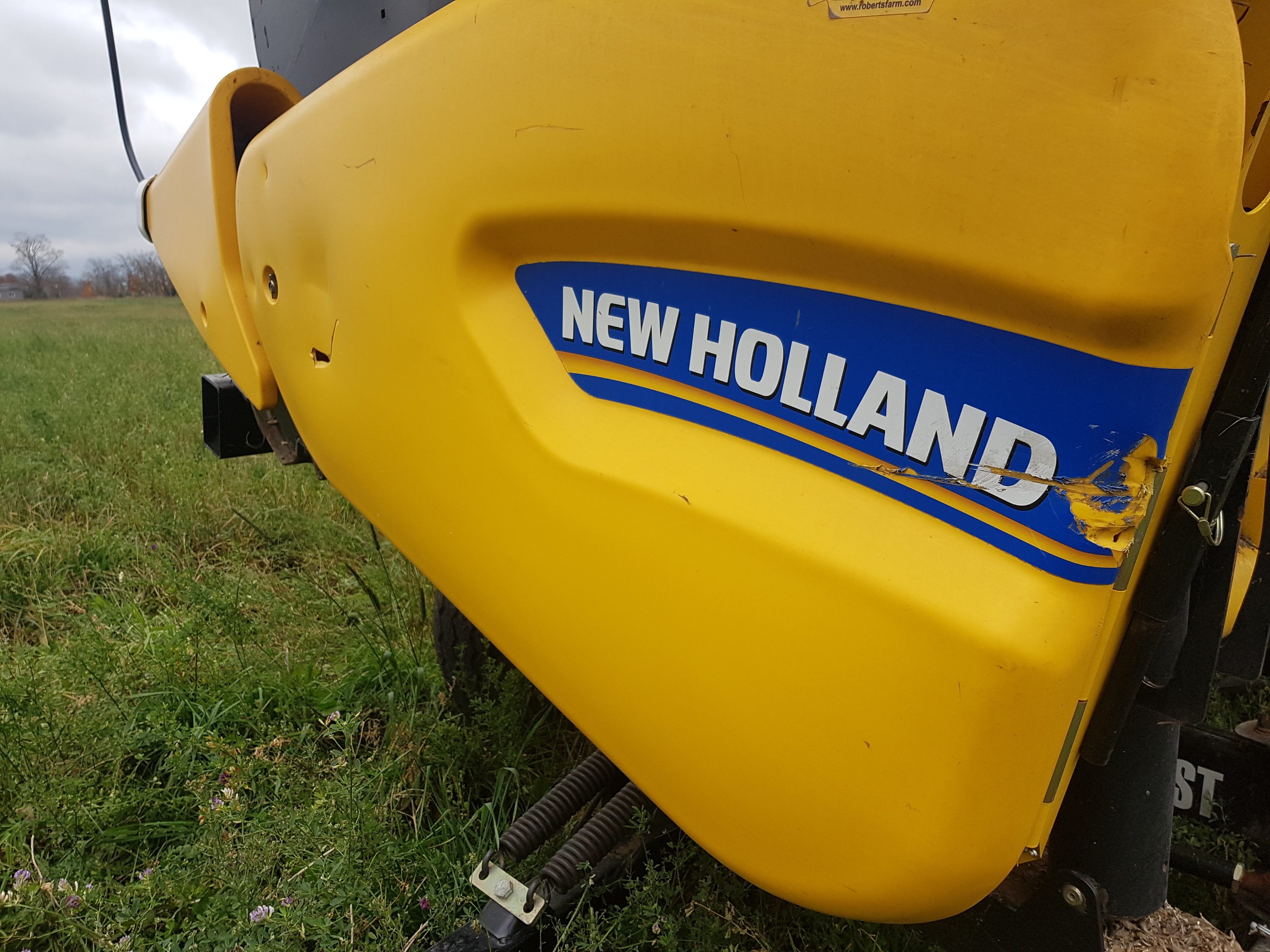 2014 New Holland 880CF-35 Header Combine