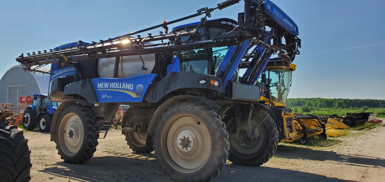 2016 New Holland SP300F Sprayer