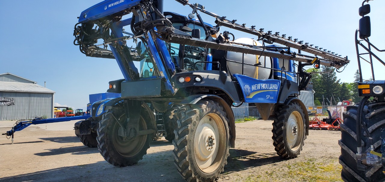 2016 New Holland SP300F Sprayer