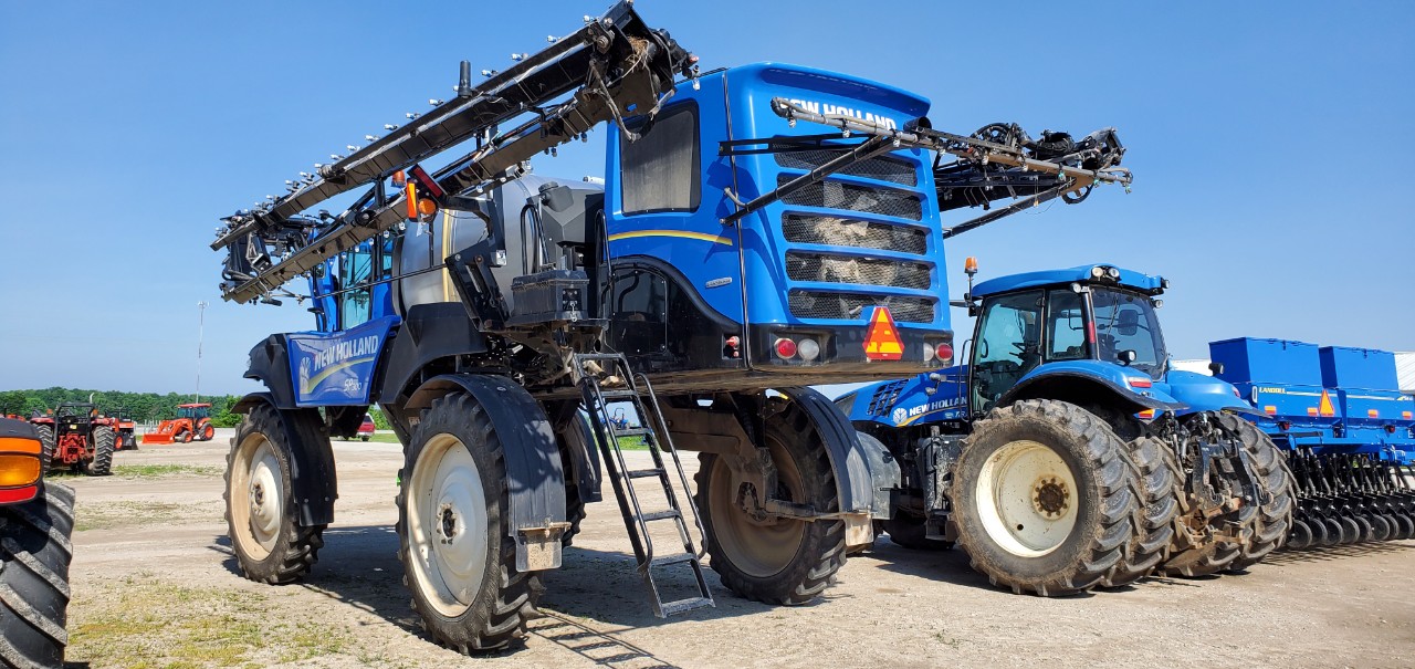 2016 New Holland SP300F Sprayer