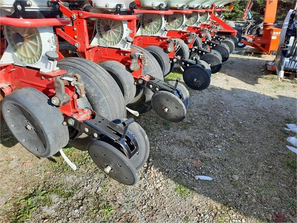 2013 White 8186 Planter