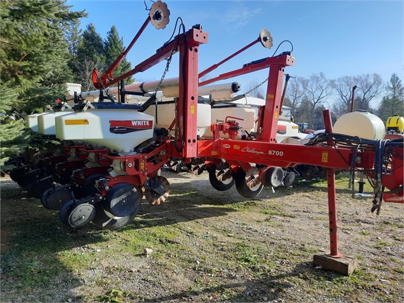 2013 White 8186 Planter