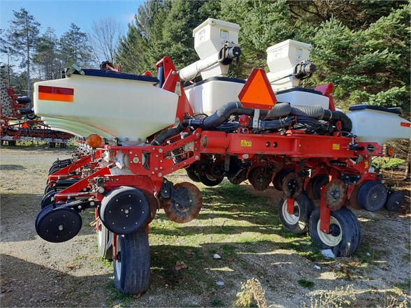 2013 White 8186 Planter