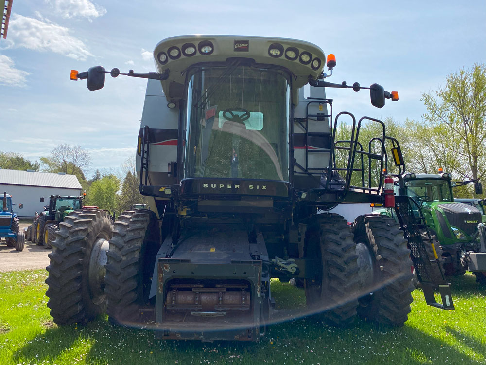 2011 Gleaner S67 Combine