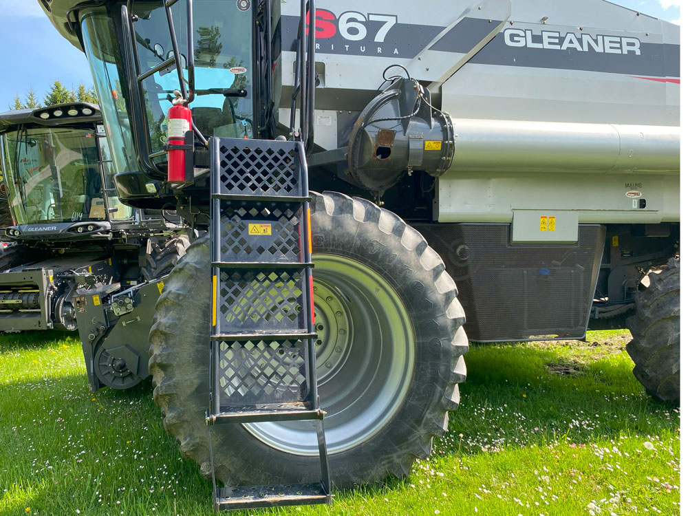 2011 Gleaner S67 Combine