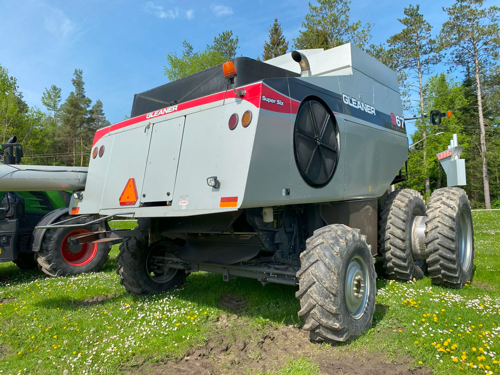 2011 Gleaner S67 Combine