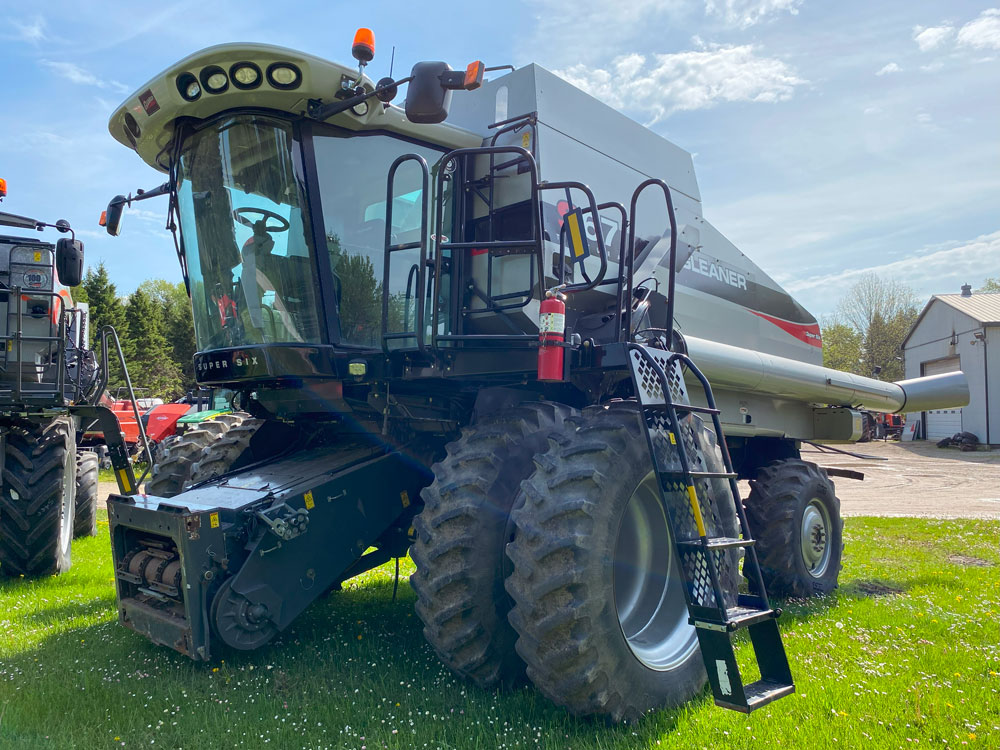 2011 Gleaner S67 Combine