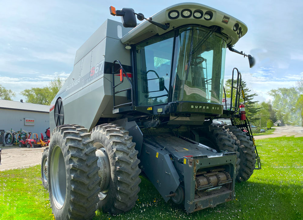 2011 Gleaner S67 Combine