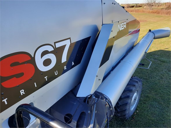 2011 Gleaner S67 Combine