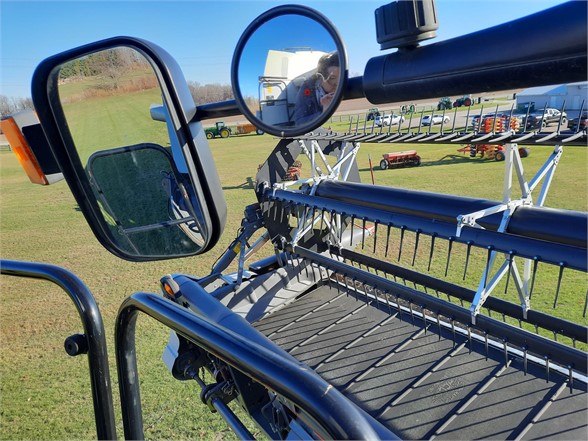 2011 Gleaner S67 Combine