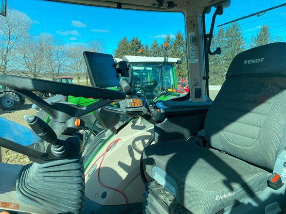 2023 Fendt 1038 Tractor