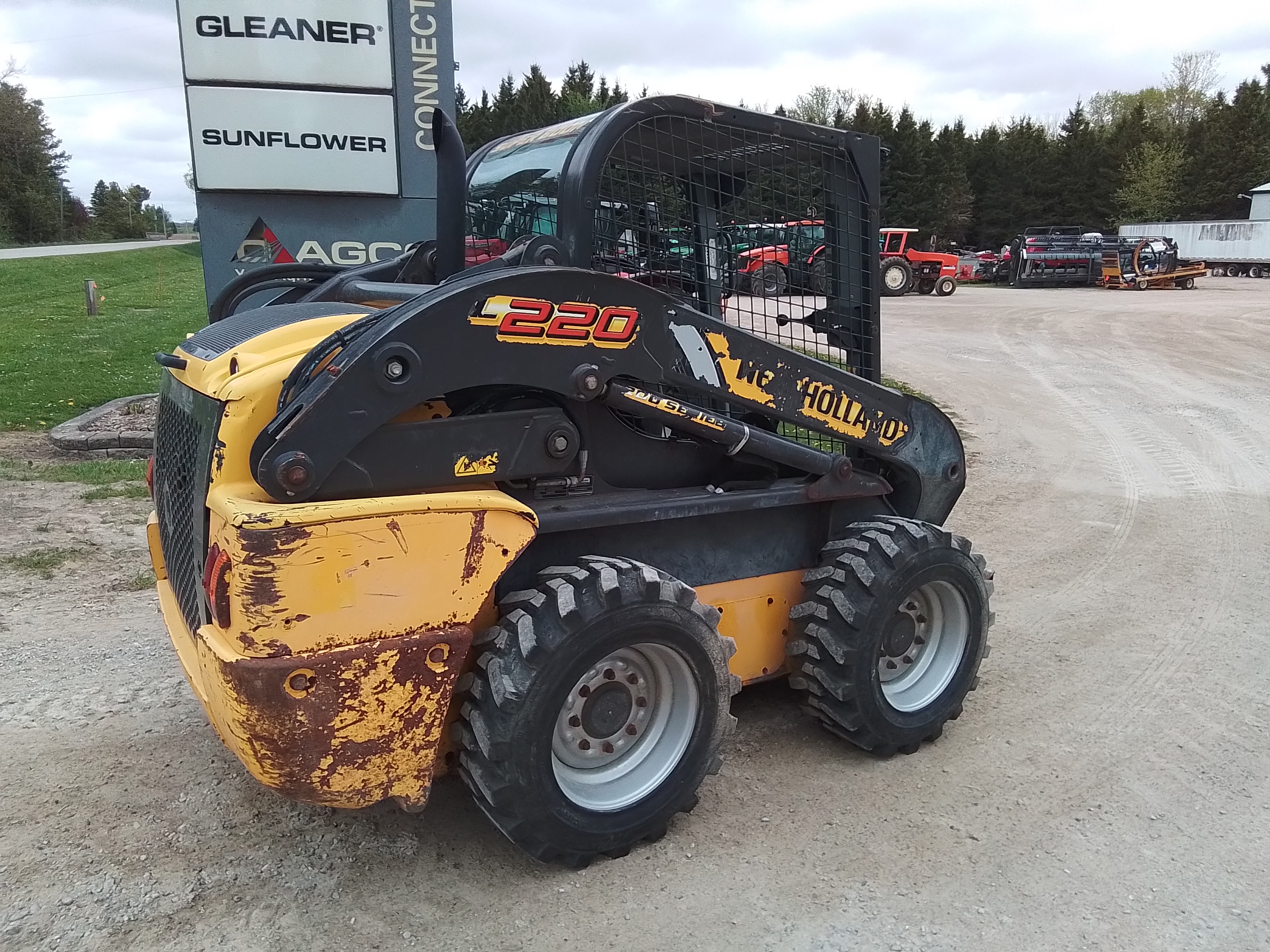 2014 New Holland L220 Skid Steer Loader