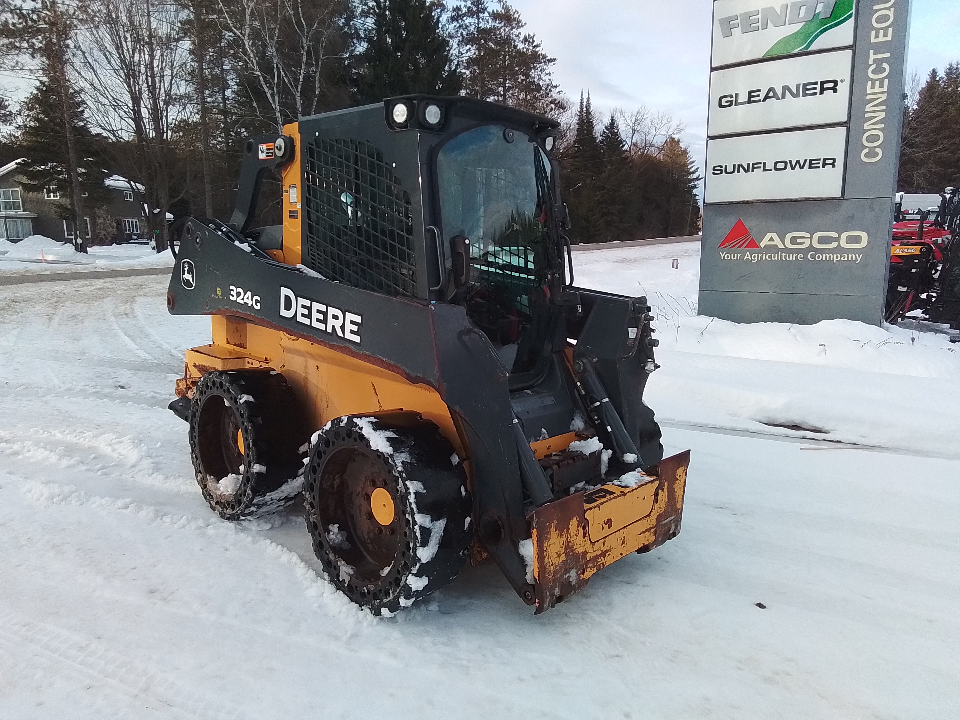 2018 John Deere 324G Skid Steer Loader