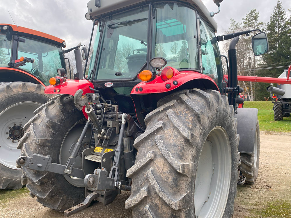 2016 Massey Ferguson 5713SL Tractor