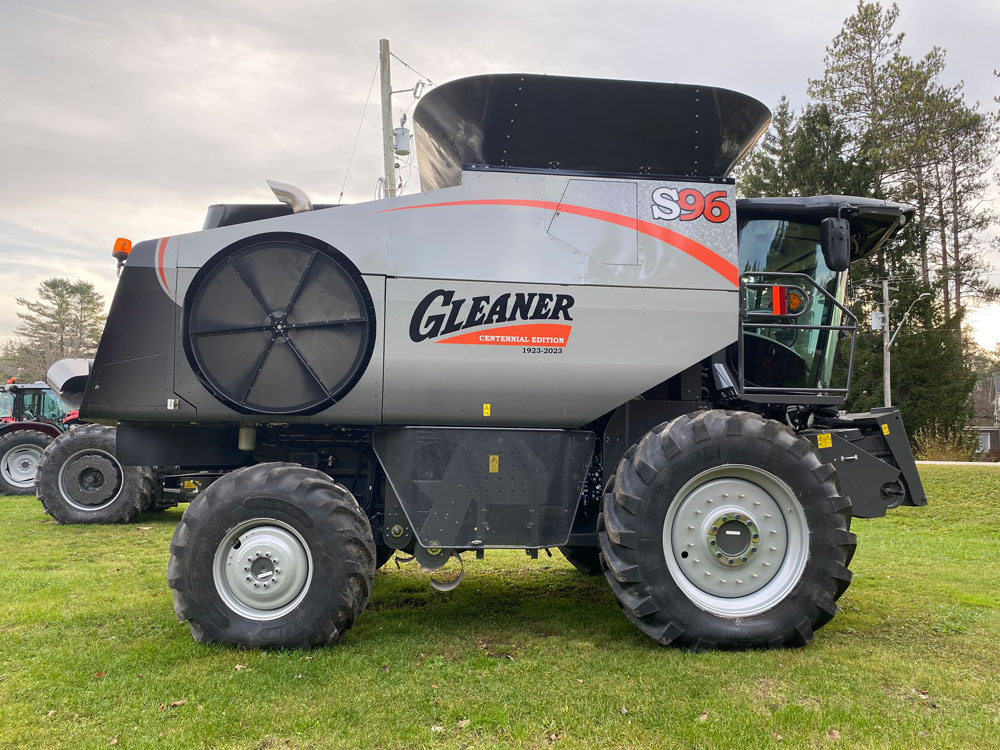 2023 Gleaner S96 Combine