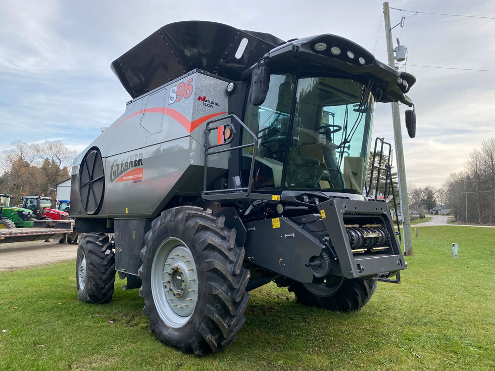 2023 Gleaner S96 Combine