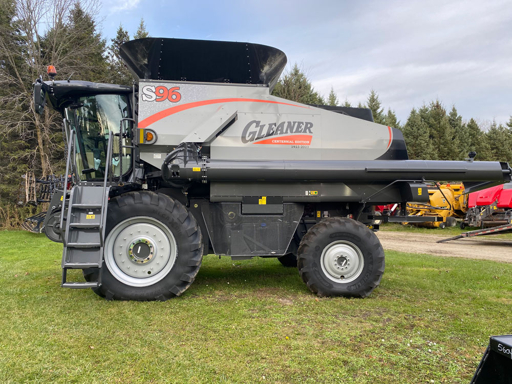 2023 Gleaner S96 Combine