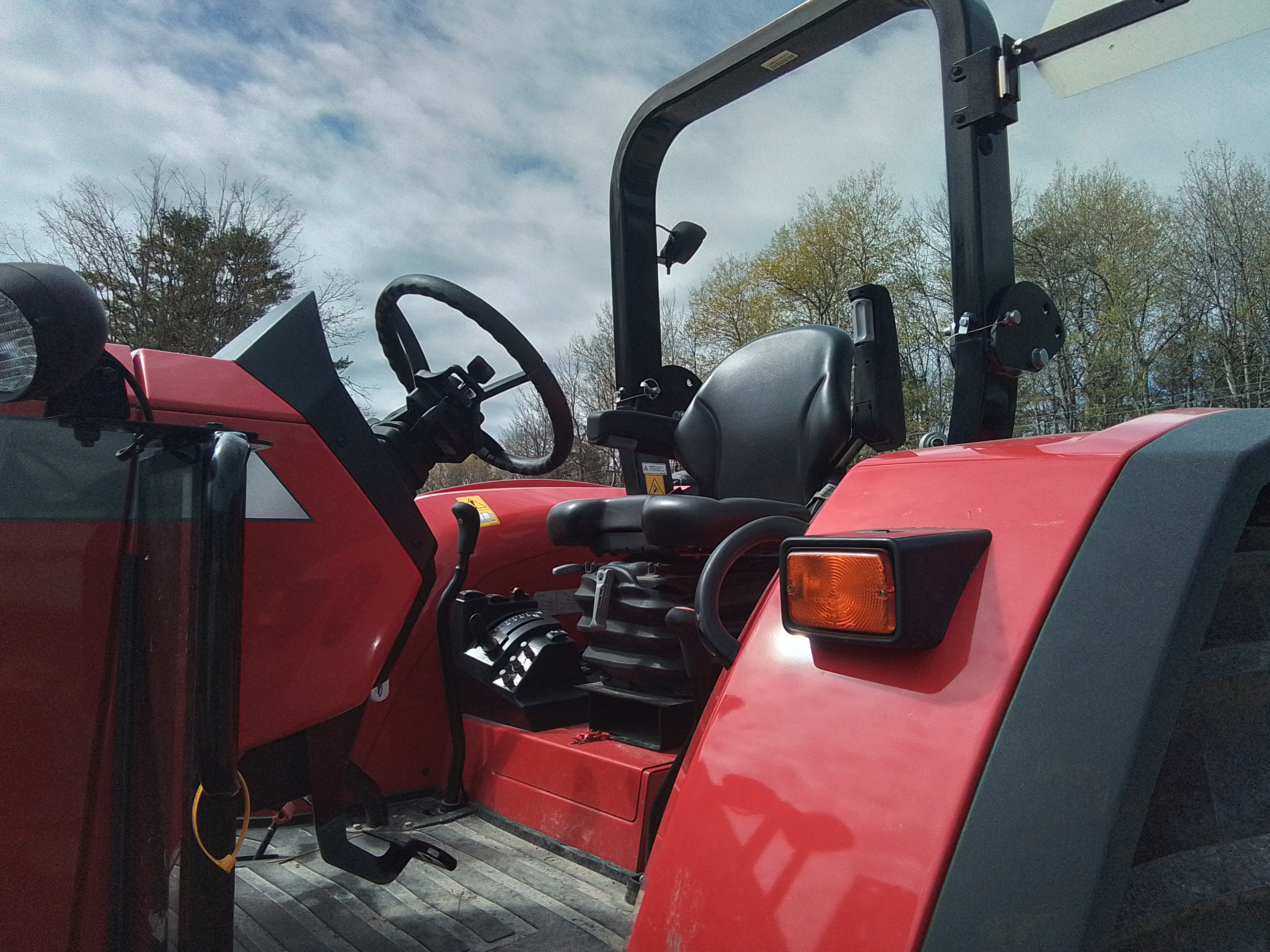 2023 Massey Ferguson 5710 Tractor