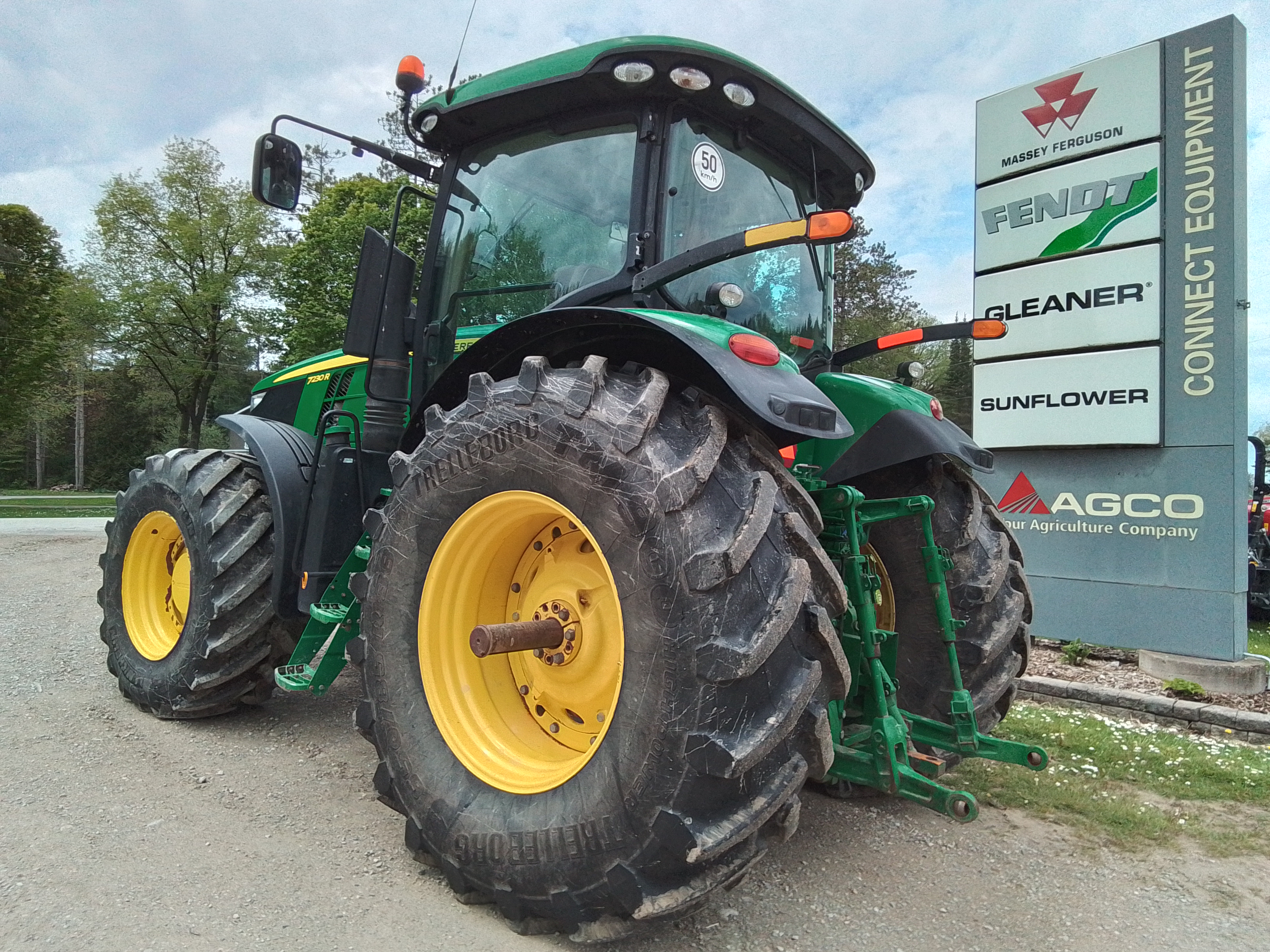 2012 John Deere 7230R Tractor