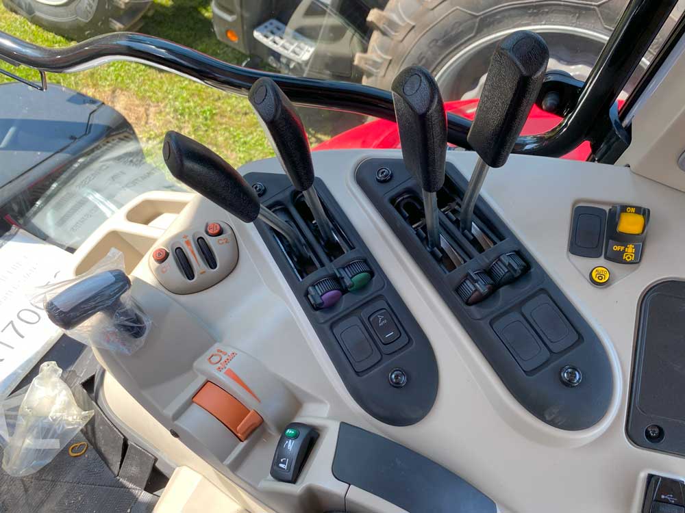 Massey Ferguson 7S.165 Tractor