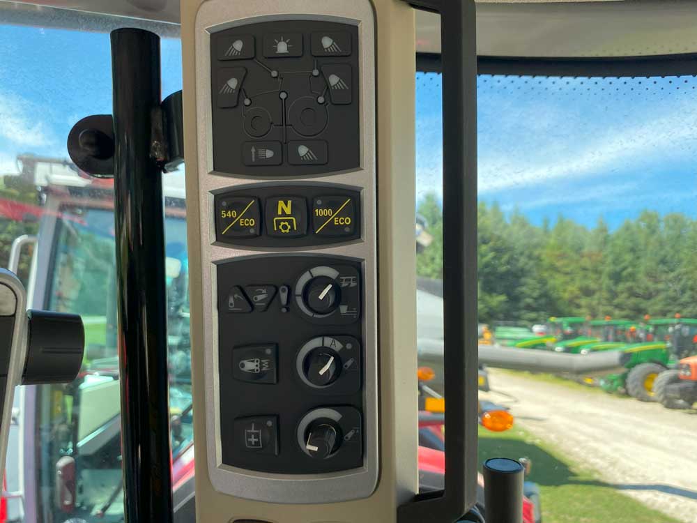 Massey Ferguson 7S.165 Tractor